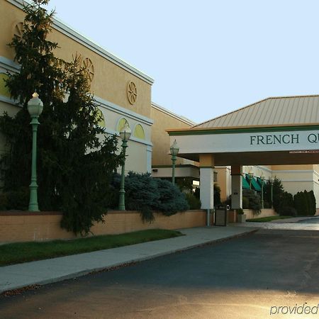 Holiday Inn Perrysburg French Quarter 외부 사진